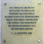 07.12.1989: Besuch Stasi-Zentrale durch Journalisten und Bürgerrechtler. Runder Tisch tritt zusammen.